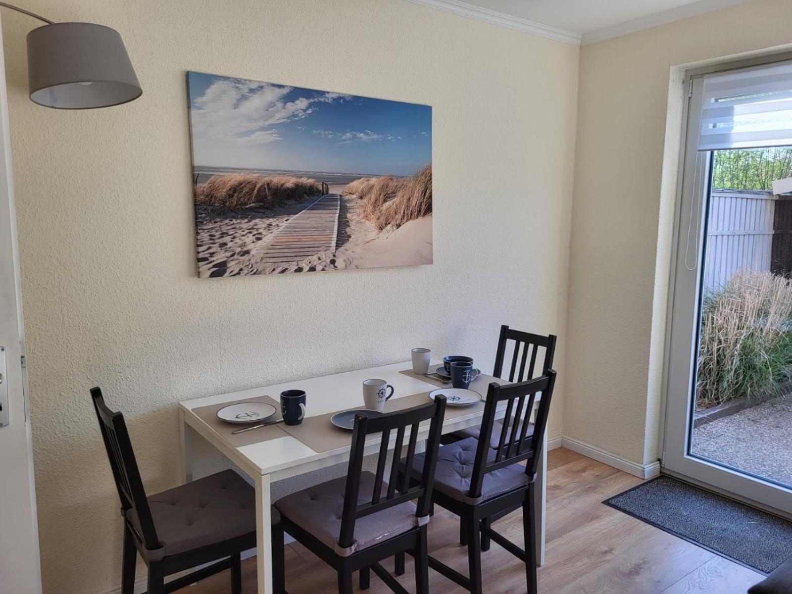Duenengras Mit Terrasse Und Strandkorb * Lubeck