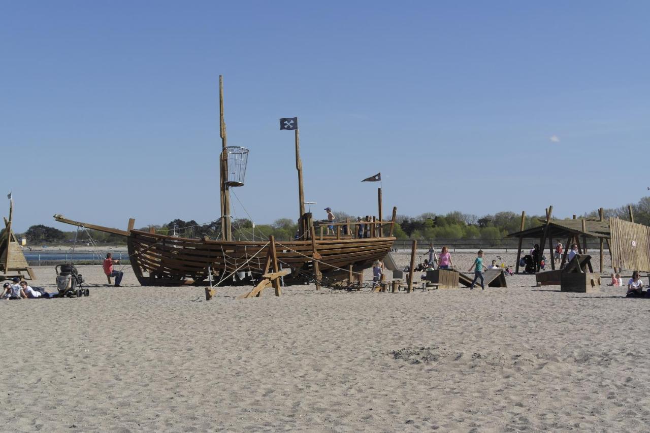 Duenengras Mit Terrasse Und Strandkorb Lubeck
